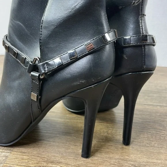 BCBGeneration Women’s Timoh Studded Pointed Toe Black Heeled Booties, size 7.5 - Picture 9 of 13